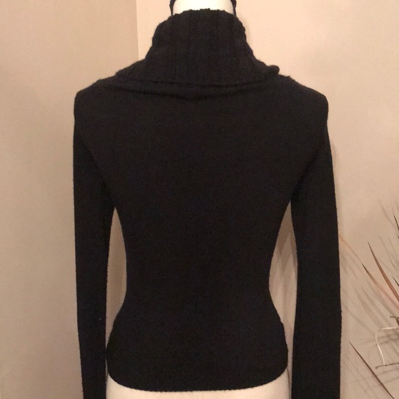 ‼️SOLD‼️ Really cute fitted sweater. - Picture 4 of 8